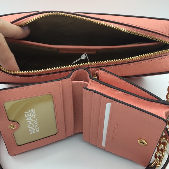 MICHAEL KORS LG EW CROSSBODY &MD CARRYALL CRD CASE - Picture 7 of 8